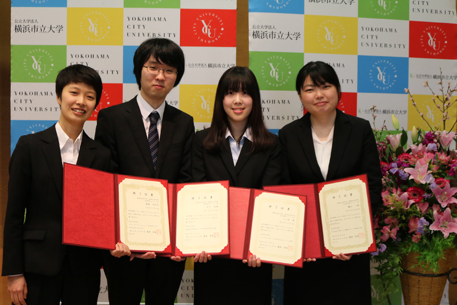 修了者の皆さん。左から鹿島さん、竹下さん、三ツ村さん、樋口さん