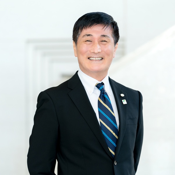 横浜市立大学学長　石川　義弘