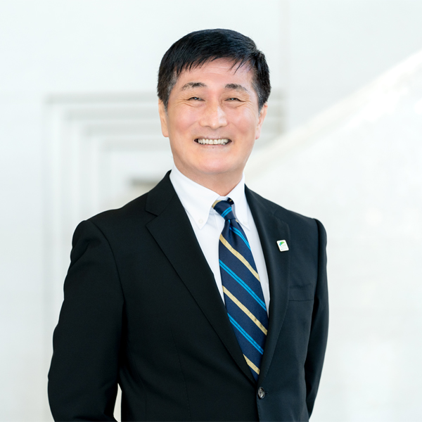 横浜市立大学学長　石川　義弘